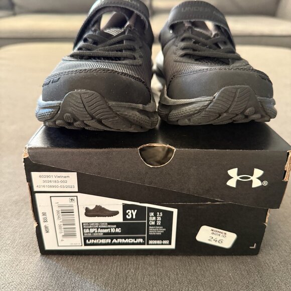 EUC Under Armour Kids Black BPS Assert 10 AC Size 3Y - Picture 2 of 8